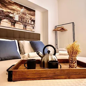 https://fontana-di-trevi-5-stelle-appartamento-favoloso.it-romehotels.com